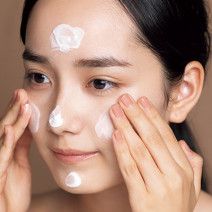 大人の毛穴汚れは「かき出す」よりも「溶かし出す」が正解！ もっと老けにくい肌へ導くスキンケア5Tips