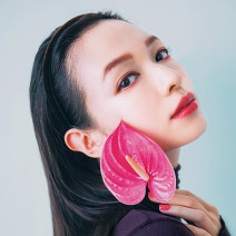 プレイフルな森 絵梨佳｜派手になり過ぎない！ 大人も楽しめる“くすみヴィヴィッド”メイク