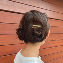 寝癖がお洒落ヘアに大変身！クルクルねじるだけの簡単アレンジ
