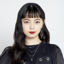 上國料萌衣さんの「予算1万円で贈りたい愛用コスメ」｜あの人が喜ぶビューティギフトvol.68
