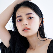 この秋の眉はひと差しのパープルで“定番”の鮮度を上げて♪ おすすめの着こなしも紹介！