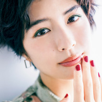 【佐久間由衣主演】NARSのパレットで自分らしいアイメイクが見つかる｜秋、メイクに恋するストーリー