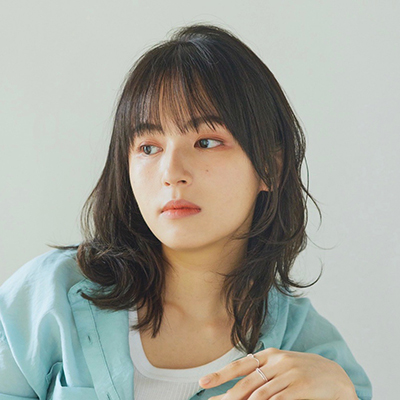 暗髪できれいめナチュラルに！ひし形シルエットのお洒落セミロング｜最旬ヘアカタログ
