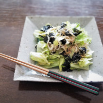 食物繊維をたっぷりおいしくとってスッキリと！「しらすとレタスと韓国のりの焼肉屋さん風サラダ」Today’s SALAD #179