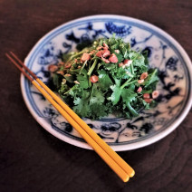 抗酸化力の高い野菜×スパイスでデトックス攻め！「パクチーとケールのデトックスサラダ クミン風味」Today’s SALAD #181