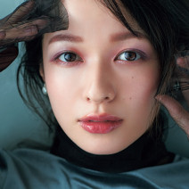 アンニュイな色気で魅了する目元に変身♪ ホリデーのデートにぴったりな彫り深メイク