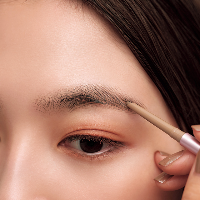 眉毛の脱色やカラー どうすべき プロに聞いた メイク術まとめ 美的 Com