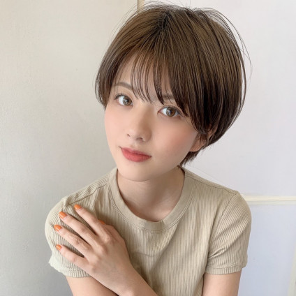 お肌のくすみと髪の赤みが気になる人はアッシュグレージュがおすすめ