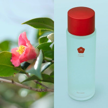 「五島の椿」から椿の“葉”に着目した保湿水が登場！さっぱりとしたみずみずしい使い心地で肌をしっとりうるおす【渡辺佳子さん連載vol.223】