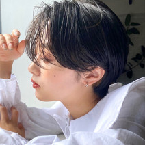 暗髪でメイク映えも狙える！ハンサムショートは女っぽいのが新しい｜最旬ヘアカタログ