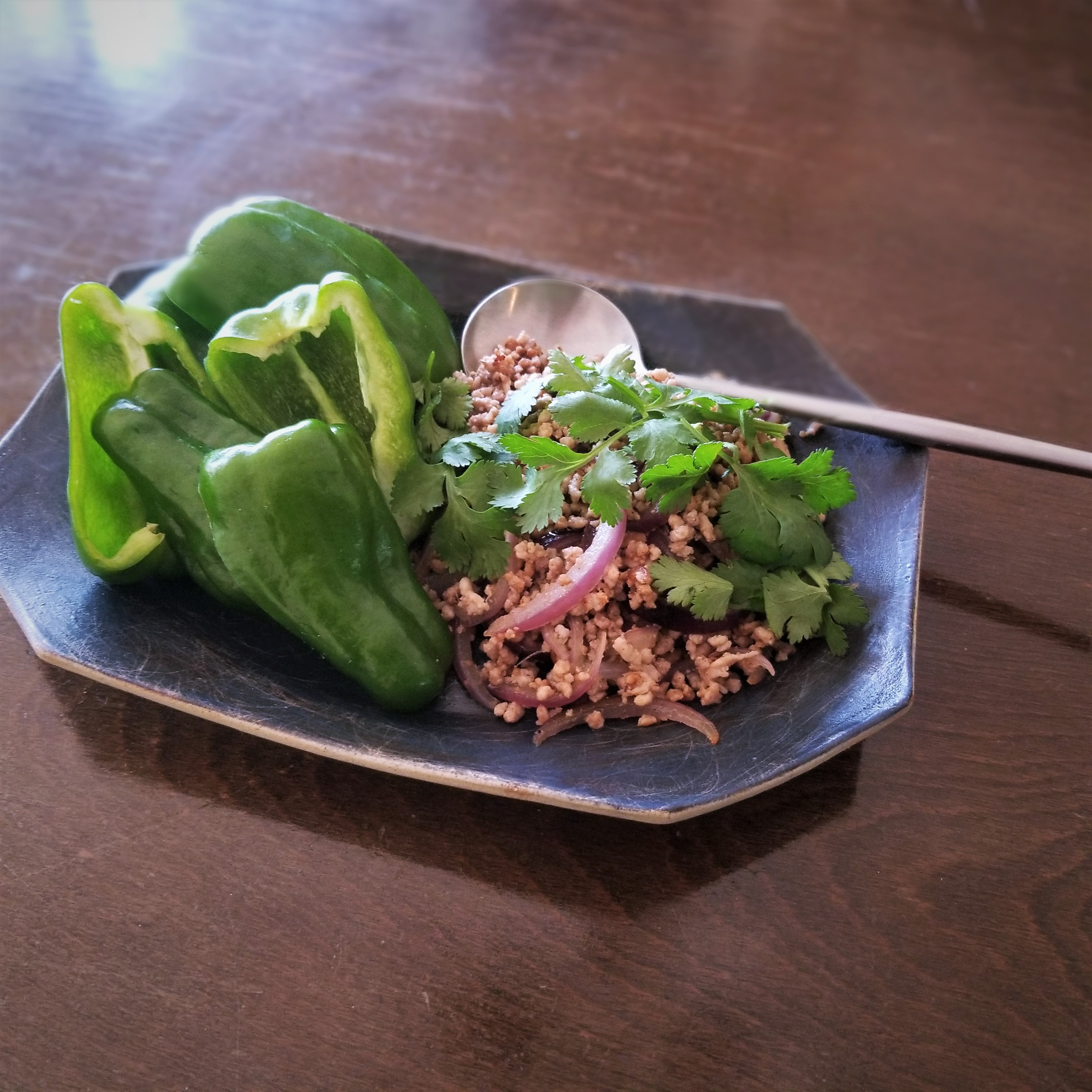ピチピチ素肌＆すっきりボディをかなえる生のピーマンで止まらないおいしさ！「豚ひき肉とパリピ」Today’s SALAD #184