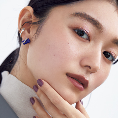 アディクションのカラーマスカラで知性としゃれ感に磨きをかける｜人気H&M岡田知子さんが提案