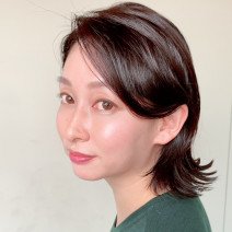 ペタンとさせない大人ウエットヘアは顔周りがポイント
