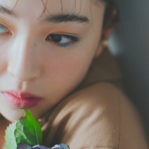おとめ座の開運メイク2022年上半期｜良縁を引き寄せる「知的フェミニンなネイビーアイ」