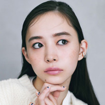 最新ファッション×メイク｜ケーブルニットには辛口囲み目メイクで引き締まった印象をゲット