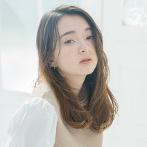 ワンカールで決まる！フェミニンレイヤー×大人セミロング｜最旬ヘアカタログ