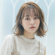 大人の愛されヘア！ひし形シルエットのくびれミディ｜最旬ヘアカタログ