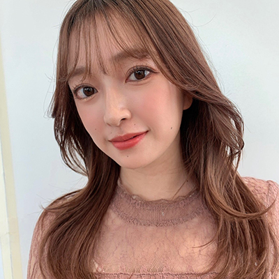 韓流“エギョモリ”で横顔美人！くびれレイヤーで作る大人セミロング｜最旬ヘアカタログ
