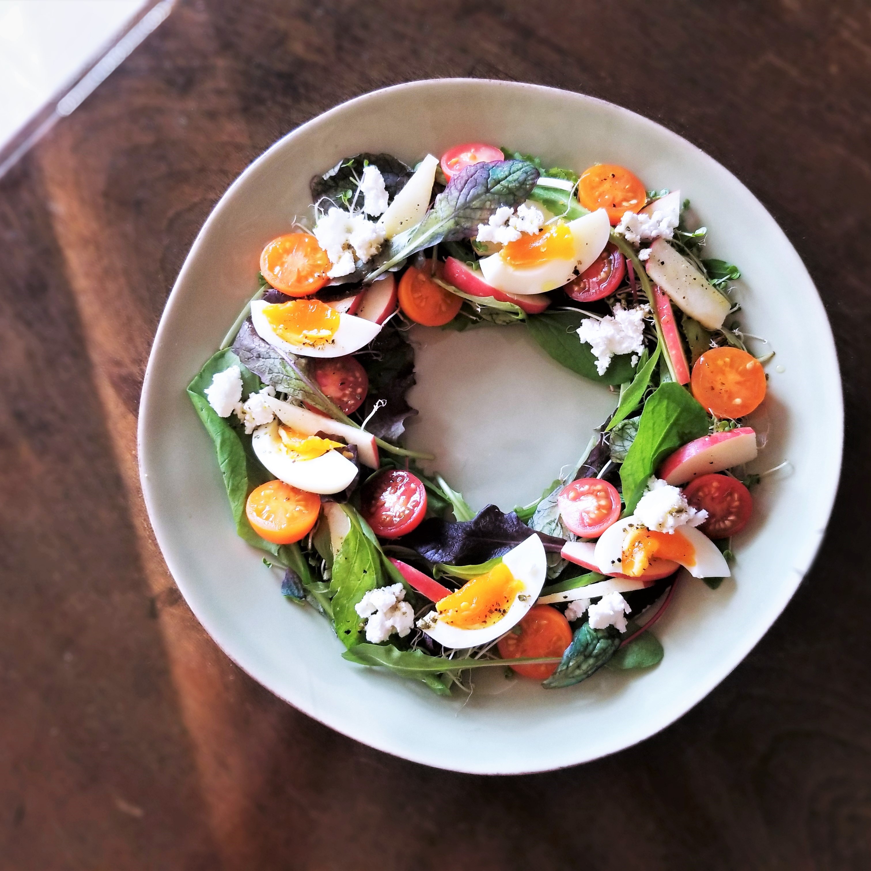 クリスマスにココロもカラダも喜ぶひと皿！「彩りリースサラダ」Today’s SALAD #190