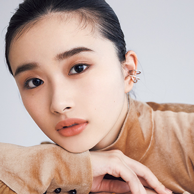 アディクションの人気マスカラを使ってふんわり強い印象の眉を作るには？｜人気H＆Mのpaku☆chanさんがポイントを伝授