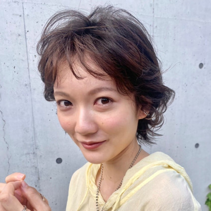 くせ毛で出来るトレンド大人ショートウルフヘア