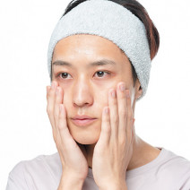 【クイズ】手 or コットン、どちらでつける方が良い？正しい化粧水のつけ方