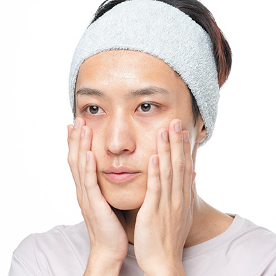 【クイズ】手 or コットン、どちらでつける方が良い？正しい化粧水のつけ方