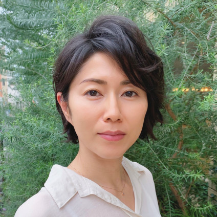大人のペタンコヘアはボリュームアップスタイルで若返りを