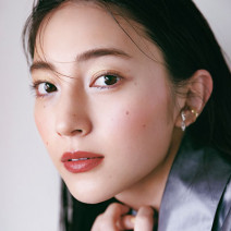 久保田紗友さんが2022春色メイクを先取り♪ 透明感たっぷりの華やかカラーで春メイク