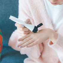 ハンドクリームを塗っているのに乾燥する…その原因は塗り方にあるかも！？｜正しい塗り方やおすすめアイテムをご紹介