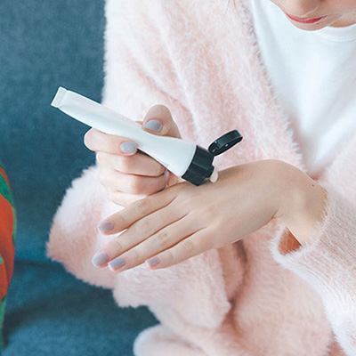 ハンドクリームを塗っているのに乾燥する…その原因は塗り方にあるかも！？｜正しい塗り方やおすすめアイテムをご紹介
