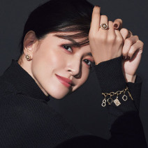 内田有紀さん「人生の喜びが連なったブレスレットはオンリーワン」モチーフダイヤと旬顔メイク｜美的GRAND