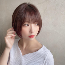 フェミニンな愛されショートとベリーカラーのモテヘア