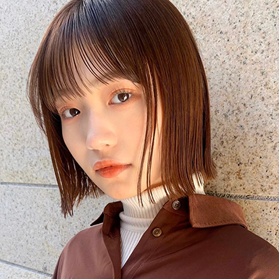 柔らかツヤ感カラー＆カジュアルクールな切りっぱなしボブ｜最旬ヘアカタログ