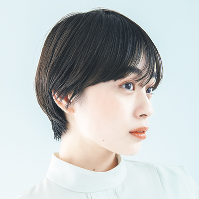 【ショートヘア】毛先だけストレートアイロン！ソフトな黒髪を生かした知的モードマッシュ