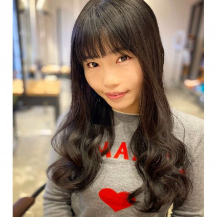 ほぐして作る大人の黒髪ロングウエーブスタイル