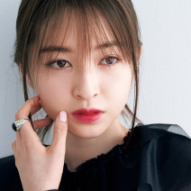 派手になりがちな赤リップも“ピンク”をプラスするだけでしゃれ見えに♪ おすすめアイテムは？