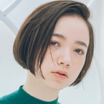 トレンド先取り！骨格補正も叶える軽め質感のミニボブ｜最旬ヘアカタログ