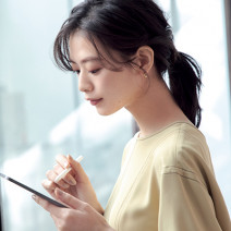 仕事中こそ「横顔キレイ」と思われたい！横顔美人になれる髪型とメイクのポイントは？