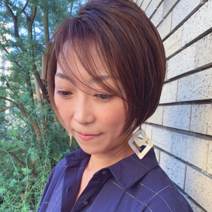 丸みが可愛い大人の前下がりショートボブ