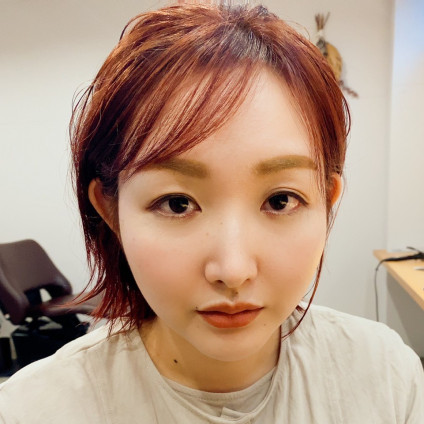 コーラルピンクとショートの春色大人ヘアで気分もアップ