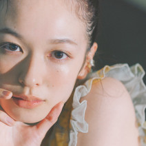 柑橘系カラーでつくる春のピュアヘルシーな表情｜中山友恵さんの2点盛りメイク