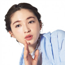 クリアに色づくオレンジリップでニュアンスをプラス♪｜厚リップさんに似合うリップカラー