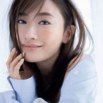 松本まりかさんのおうちメイク｜春っぽい澄んだイメージを感じさせるリラックス顔に