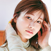 生見愛瑠さんのプライベートの春メイク｜ジルスチュアートのオレンジシャドウ＆マスカラで温かみのあるメイクに