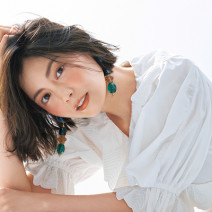 矢野未希子さん×笹兄メイク｜オレンジワントーンメイクで白ブラウスを大人ヘルシーに