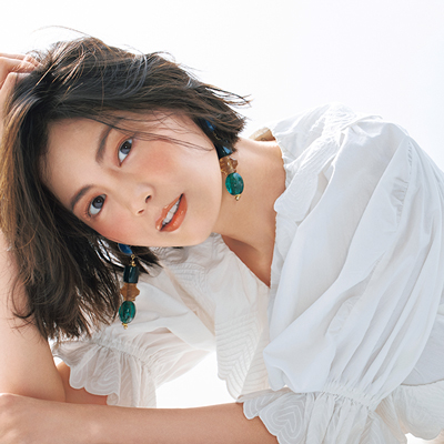 矢野未希子さん×笹兄メイク｜オレンジワントーンメイクで白ブラウスを大人ヘルシーに