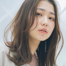 春を誘うお洒落ヘア！大人かわいい透明感ミディ｜最旬ヘアカタログ