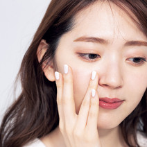 小鼻や目元の皮脂くずれ、どうカバーするのが正解？｜人気H&Mがレクチャー