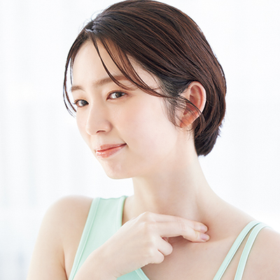 くすみや鎖骨の埋もれを解消！リンパの滞りを改善するデコルテリンパケア